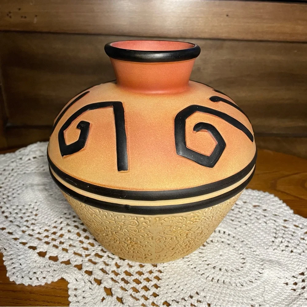 HOMEMAKER’S IDEA COMPANY Black And Orange/Beige Vase Art Southwest Style